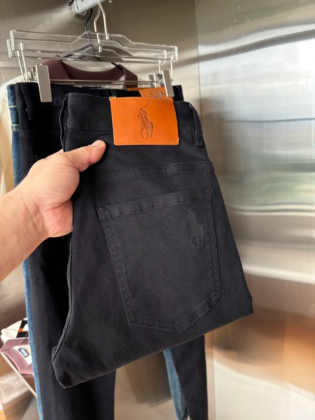 P240 A super stylish pair of jeans, customized original washed denim fabric, unique design, top-notch embroidered letter pattern logo, original hardware accessories decoration, an extremely outstanding pair of jeans, the materials and craftsmanship are extremely luxurious and exquisite, extremely high-grade, handsome and stylish upper body, recommended 👍, 005 code number: 29-38 but not 35; 37